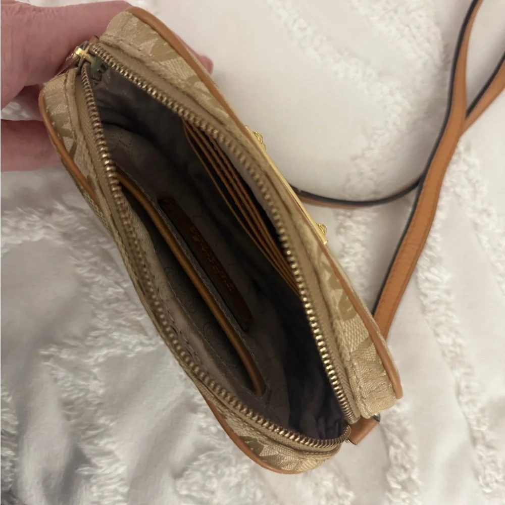 Michael Kors Tan Gold Crossbody Bag with Luxurious Appeal